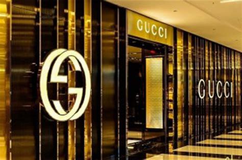 svendita gucci svizzera|Il lungo addio di Gucci: crollano le imposte, personale .